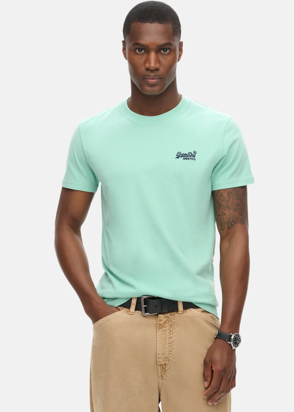 ESSENTIAL LOGO EMB TEE |  - sv-se - herr - klader - t-shirts-linnen - t-shirt-vardag-sport - kortarmad-t-shirt-vardag-sport | Padelspecialisterna