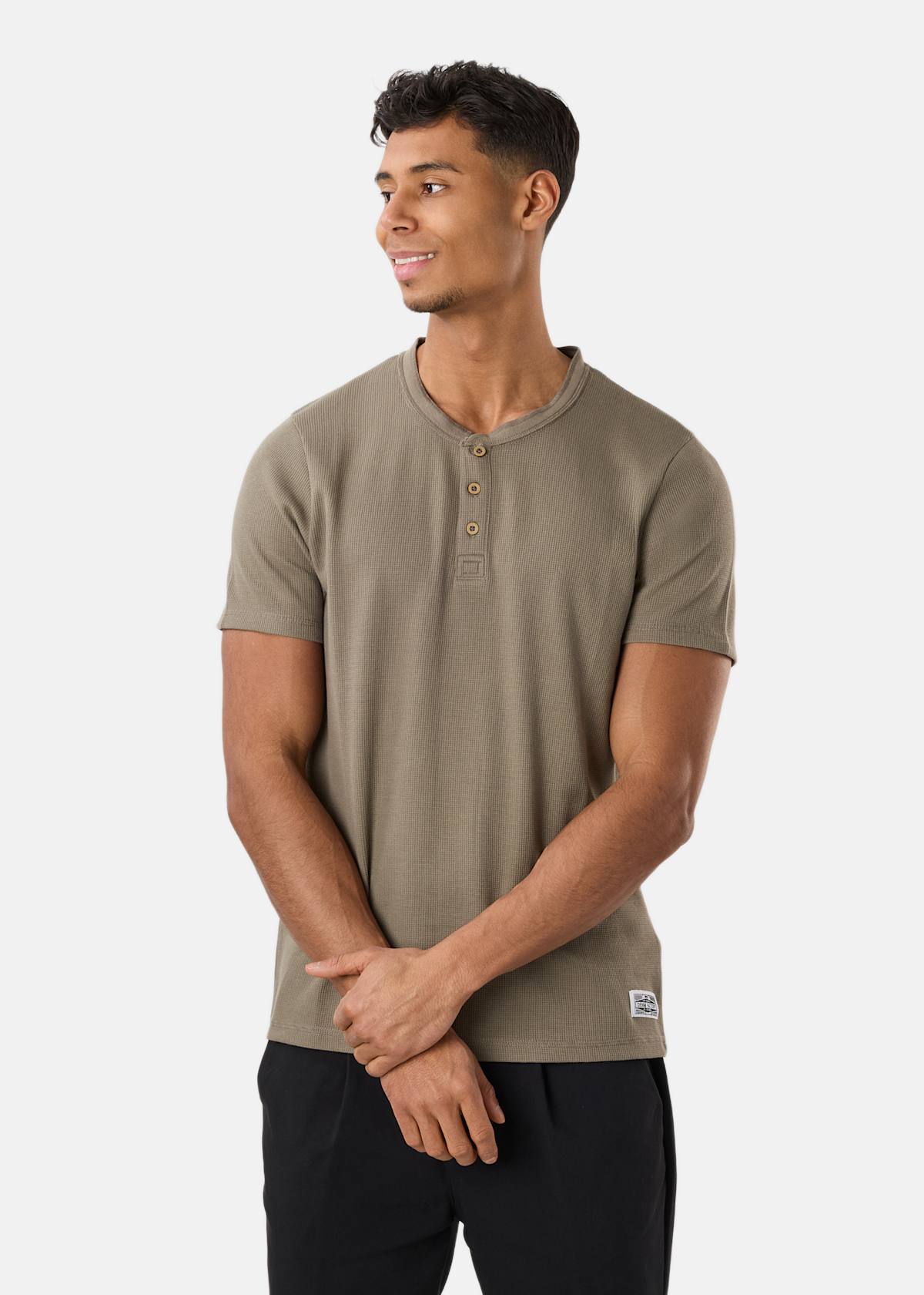 Henley Tee |  - sv-se - herr - klader - t-shirts-linnen - t-shirt-vardag-sport - kortarmad-t-shirt-vardag-sport | Padelspecialisterna