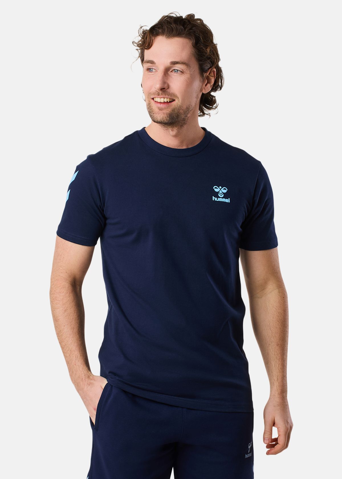 hmlFUTURE T-SHIRT |  - sv-se - herr - klader - t-shirts-linnen - t-shirt-vardag-sport - kortarmad-t-shirt-vardag-sport | Padelspecialisterna