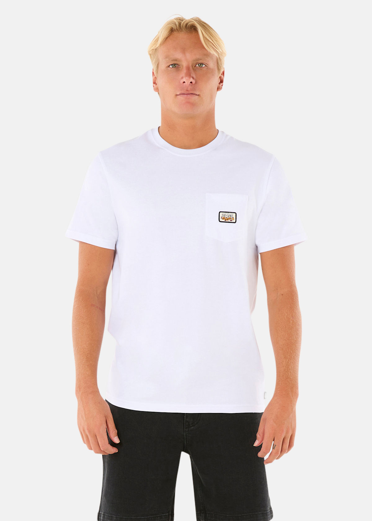 SURF PARADISE BADGE TEE UPDATE |  - sv-se - herr - klader - t-shirts-linnen - t-shirt-vardag-sport - kortarmad-t-shirt-vardag-sport | Padelspecialisterna