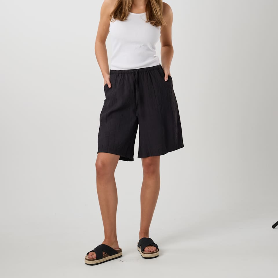 Savannah Crinkle Bermuda Shorts W