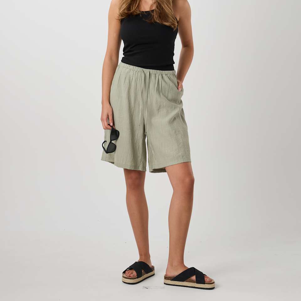 Savannah Crinkle Bermuda Shorts W