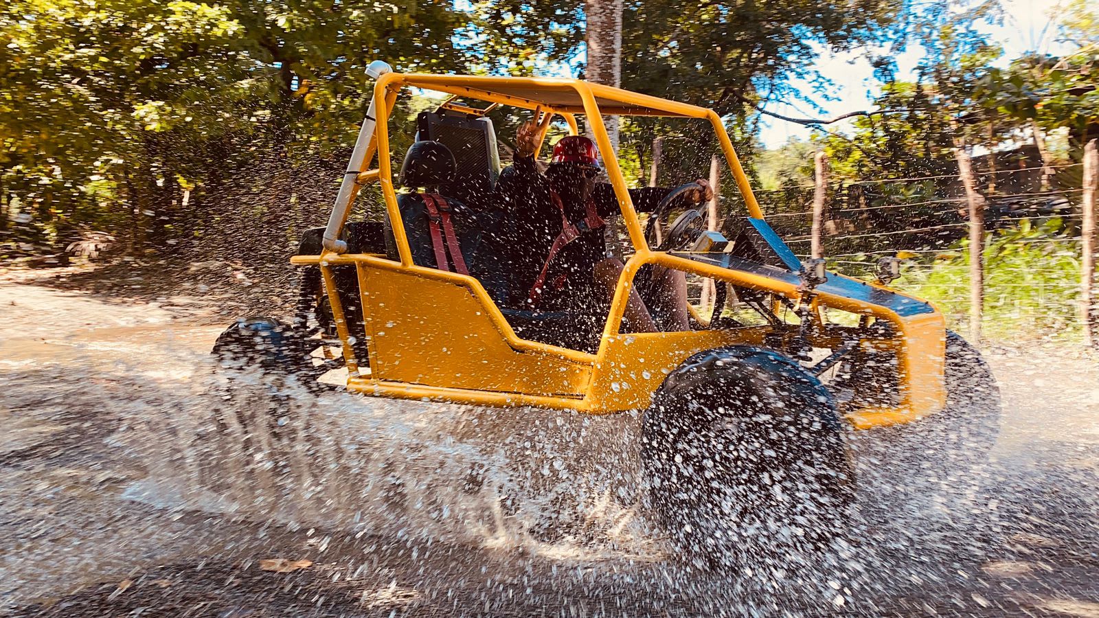 Aventura en buggy todoterreno con Amber Coast Tours en Puerto Plata, República Dominicana