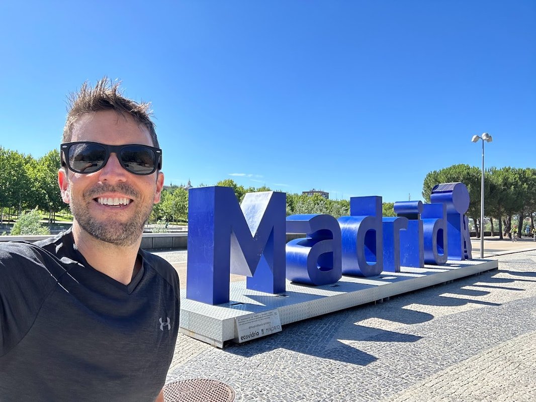 Colin at the Madrid sign