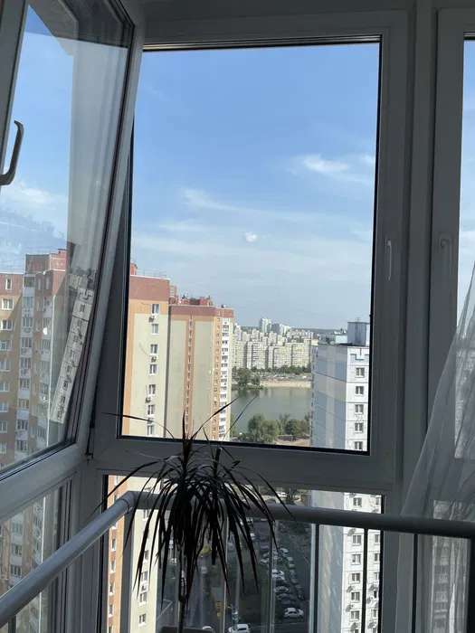 Драгоманова 2
