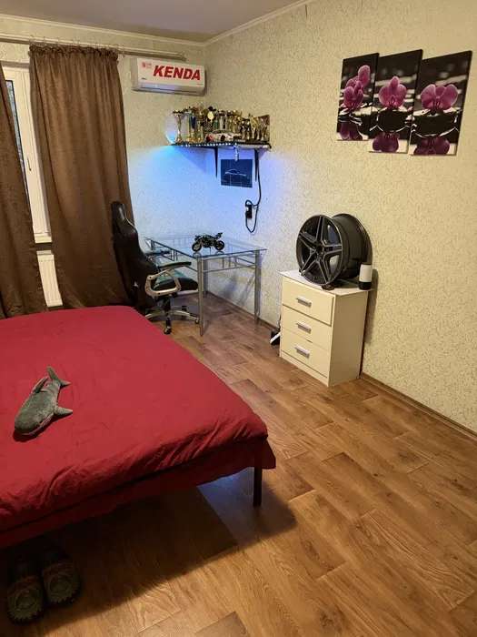 Академіка Глушкова, 9е