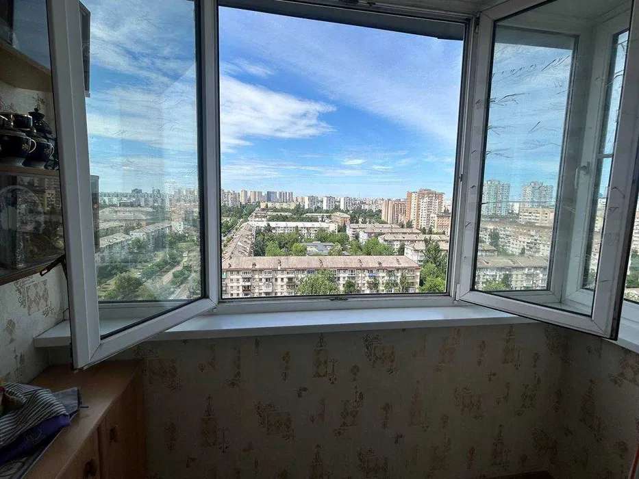 Черчилля, 18-Б