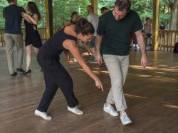 Етикет за Mambo Social Dancing: Безопасно на дансинга