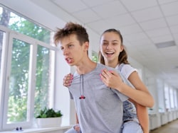 Schüchternheit überwinden beim Tanzen: Tipps für Jugendliche
