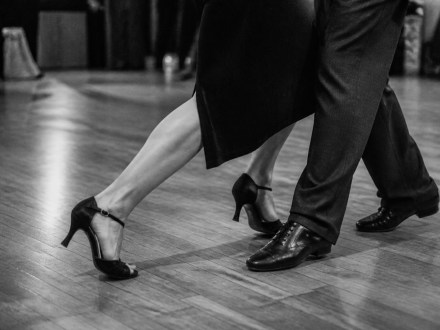 Pas de Tango Argentino: de la marche aux premières figures