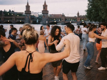 Salsa בברלין: המדריך לסצנת הסלסה בבירה