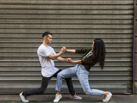 Harmony in partner dance: giving feedback without conflict