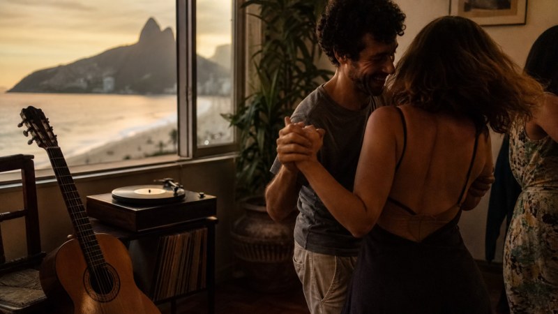 Fødslen af en ny æstetik: I slutningen af 1950'erne forvandlede unge musikere i Rio de Janeiro den vilde Samba-rytme til et elegant, hviskende kunstværk.