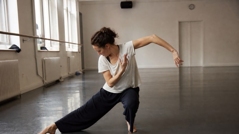 The separation of torso movement and footwork creates a fascinating, geometric clarity in the space.