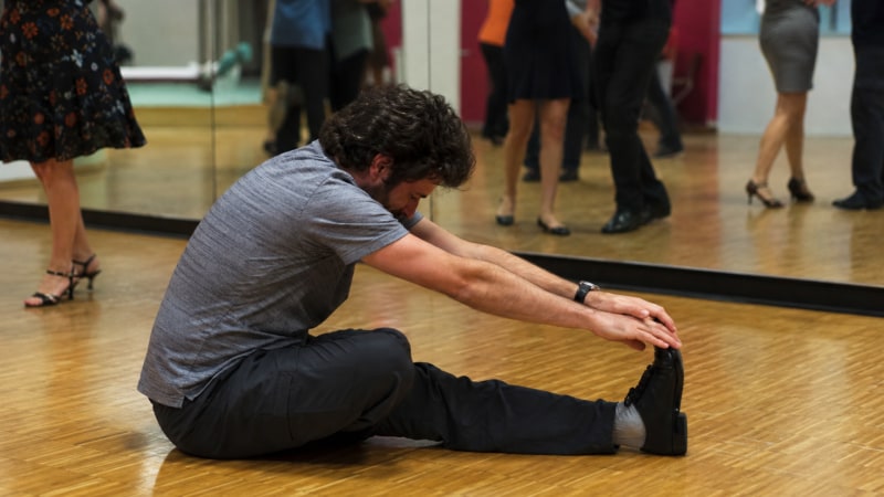 Erst die gezielte Mobilisation der Wirbelsäule ermöglicht die extremen Richtungswechsel und Isolationen beim Streetdance.