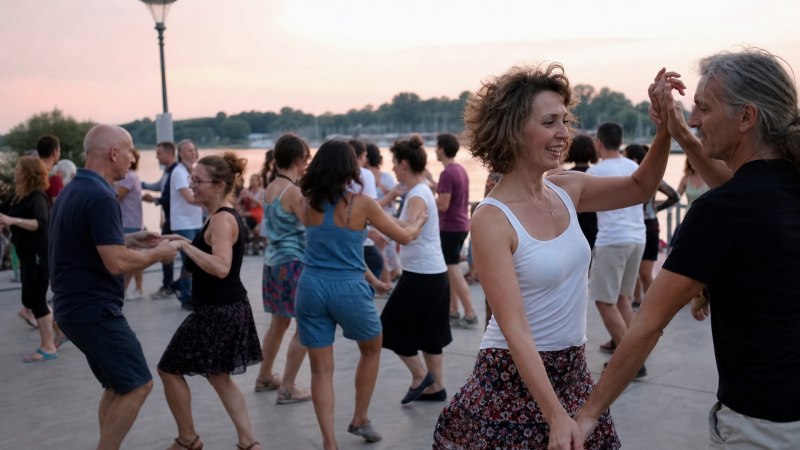 Pod vedrim nebom i sa pogledom na istorijsku kulisu starog grada, udansa čini ples u Drezdenu posebno bezbrižnim.
