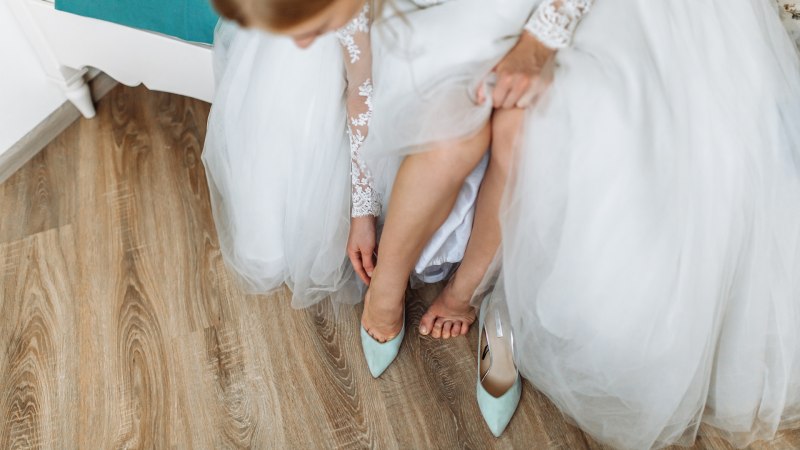 Braut in einem Hochzeitskleid