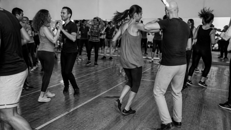 ترکیب مناسب ضرب‌های تند و کند، موفقیت در تمرینات کلاس Zumba در udansa را تعیین می‌کند.