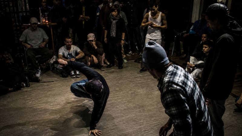 Wer den Blickkontakt im richtigen Moment hält, signalisiert absolute Kontrolle und lässt sich von keinem gegnerischen Move aus dem Konzept bringen.