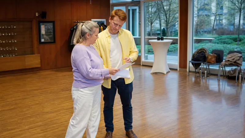 Ein leerer Flur beim Aufbau sagt wenig darüber aus, wie lange zwei volle Gruppen zum Wechseln brauchen.