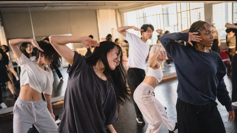 Společně a synchronizovaně: V komunitě K-Pop je v popředí společné prožívání choreografií.