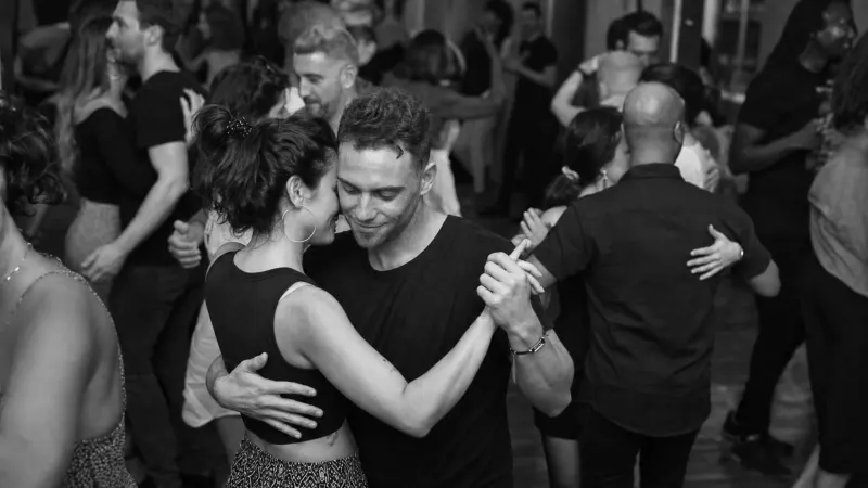 Koncentration och fina signaler: I Kizomba räknas den gemensamma rytmen mer än varje visuell pose.