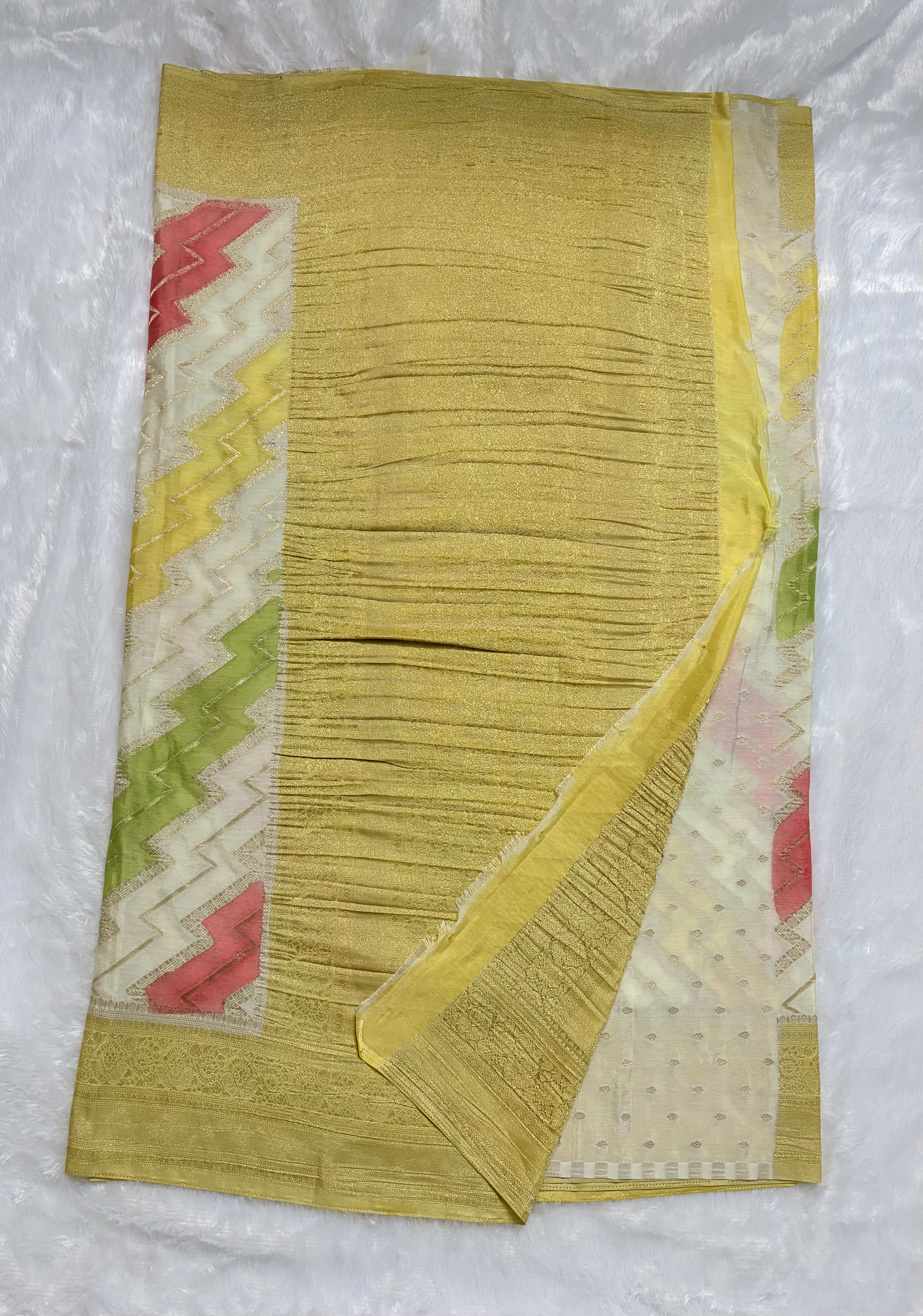 Crush Crepe Saree Rangkart - White - Zigzag — White/Cream Banarasi Crepe saree