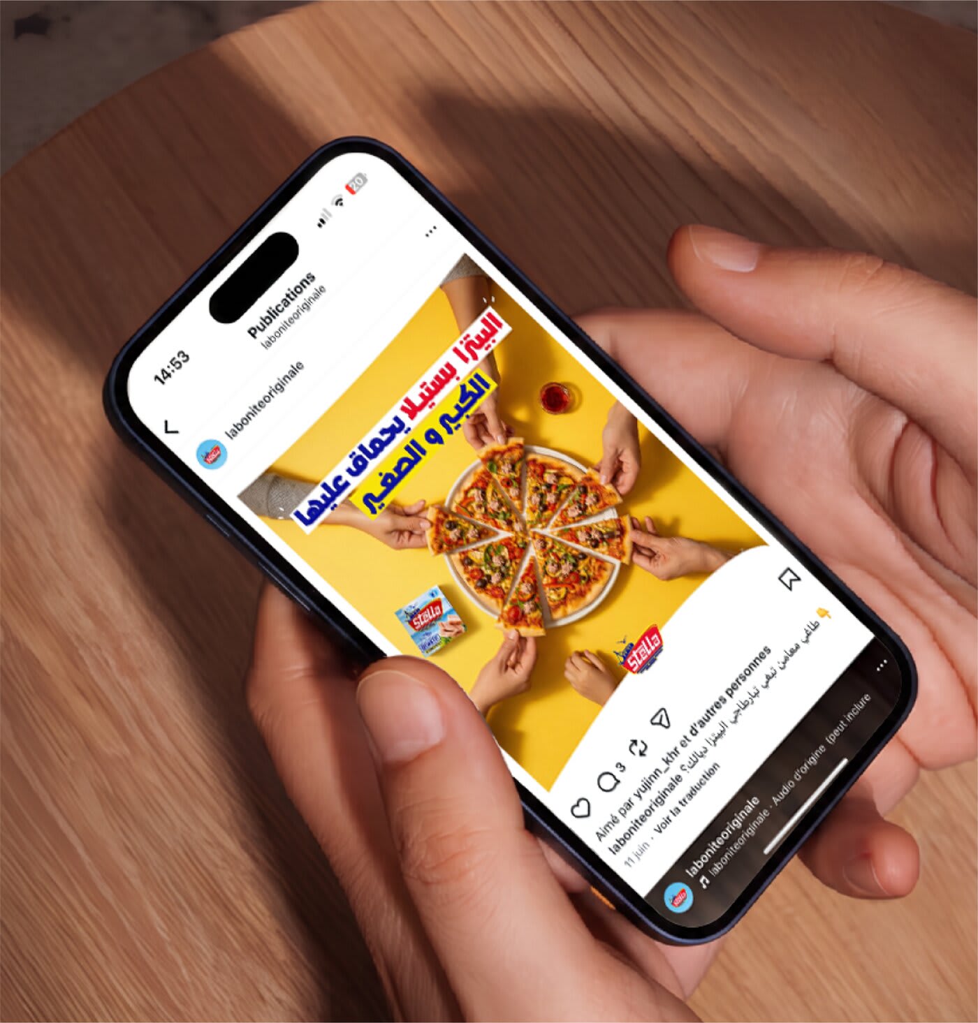 Stella — publication Instagram en main