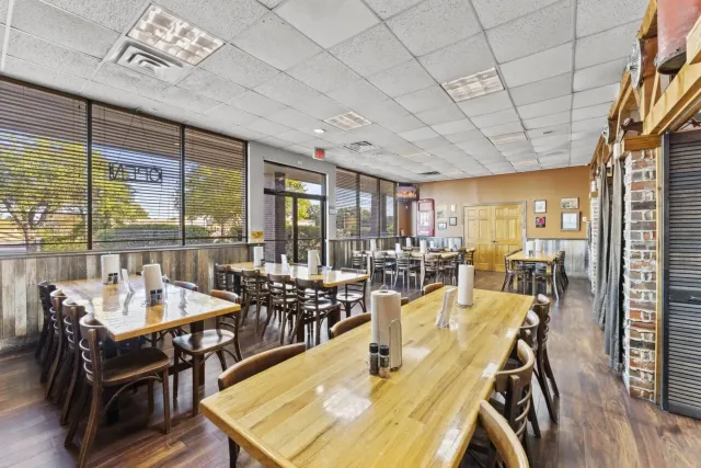 Pok-e-Jo's Smokehouse: Brodie Oaks photo 2