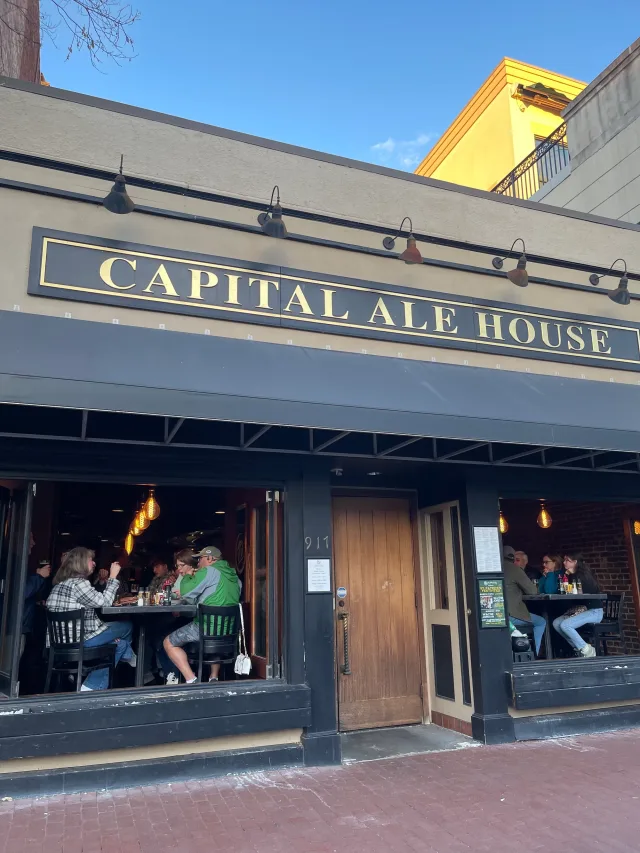 Capital Ale House: Downtown Fredericksburg photo 2