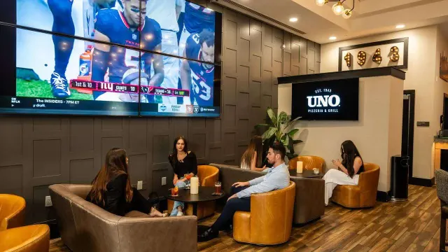 UNO Pizzeria & Grill: Farmington Hills photo 2
