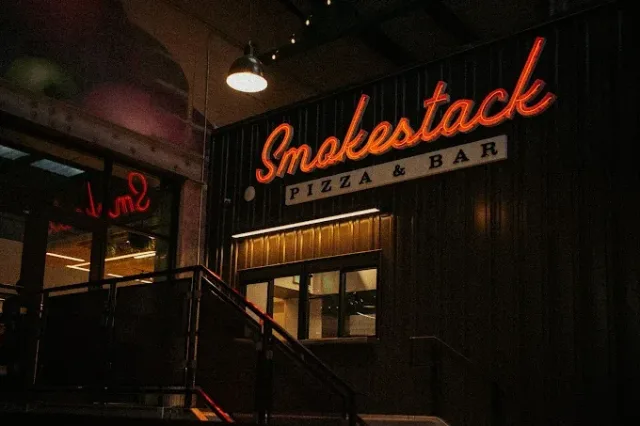 Smokestack Pizza & Bar at Padel Plant photo 1