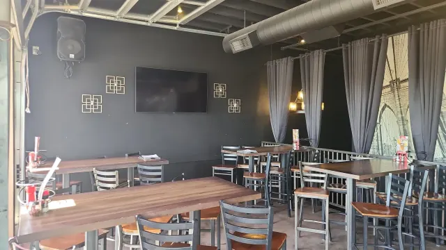 Parry's Pizzeria & Taphouse: Northglenn photo 2