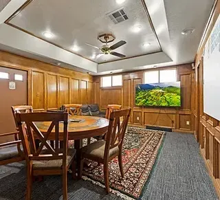 Green Room / Private Suite  at Regal Rooms