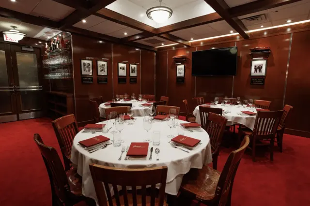 Oyster Hall of Fame at Shaw's Crab House: Chicago