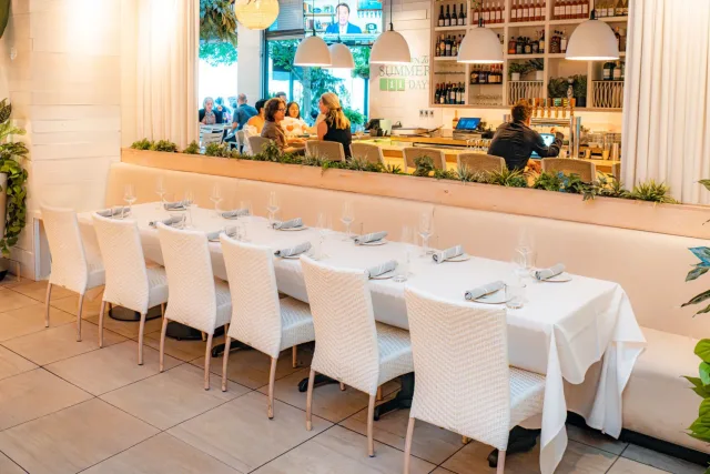 Banquette Tables at Summer House North Bethesda