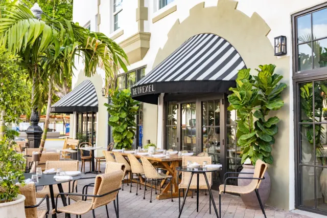 Outdoor Dining at The Drexel