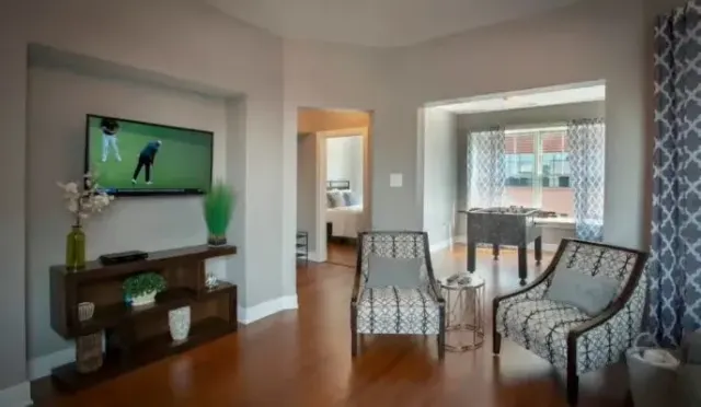 Private 3-Bedroom Wrigleyville Inn at The Skylight Room at Rizzo's