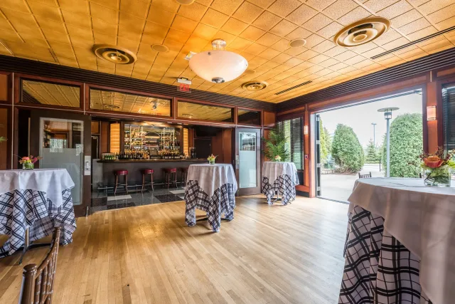 Spring Room East at Gibsons Bar & Steakhouse Oak Brook