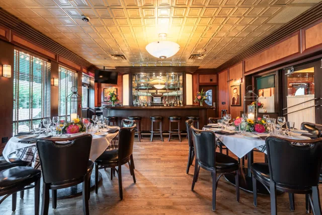 Stephens Room Bar Room  at Gibsons Bar & Steakhouse Rosemont