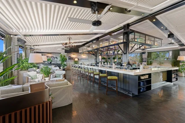 Lounge at Catch & Cut