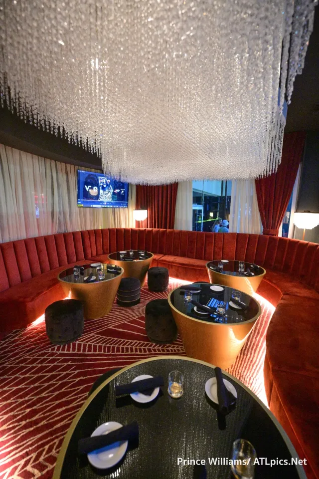 V12 Restaurant photo 2