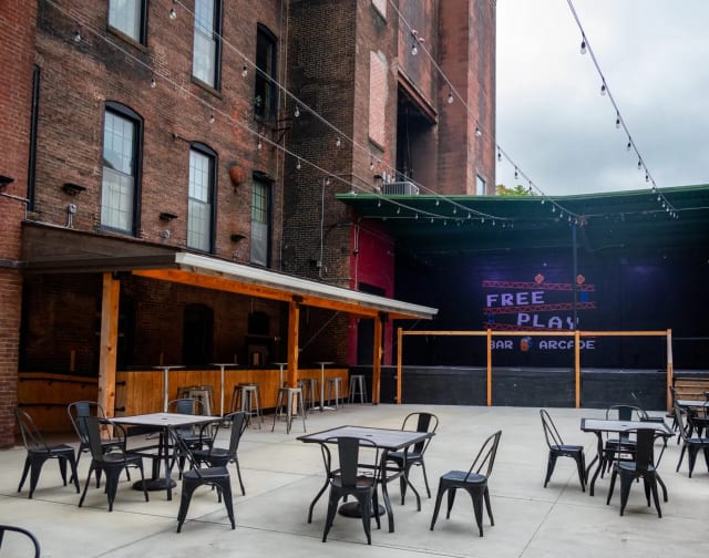 Freeplay Bar Arcade – Worcester photo 2