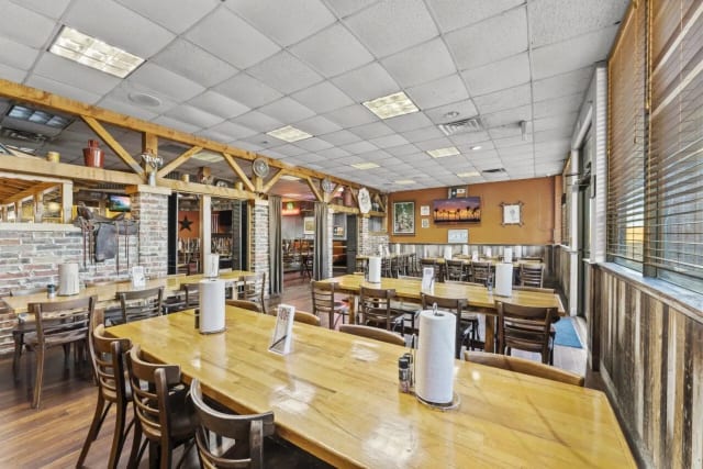 Pok-e-Jo's Smokehouse: Brodie Oaks photo 1