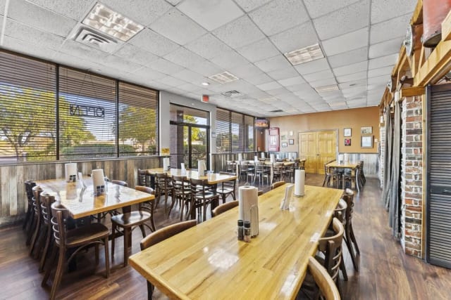 Pok-e-Jo's Smokehouse: Brodie Oaks photo 2