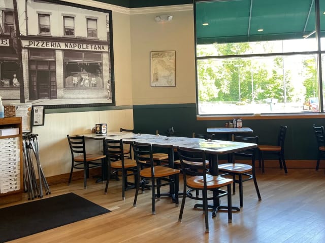 Frank Pepe Pizzeria Napoletana Yonkers photo 1
