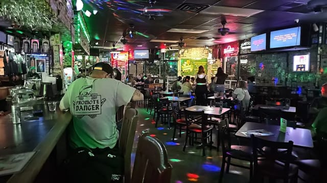 O’Shucks Karaoke Bar photo 2