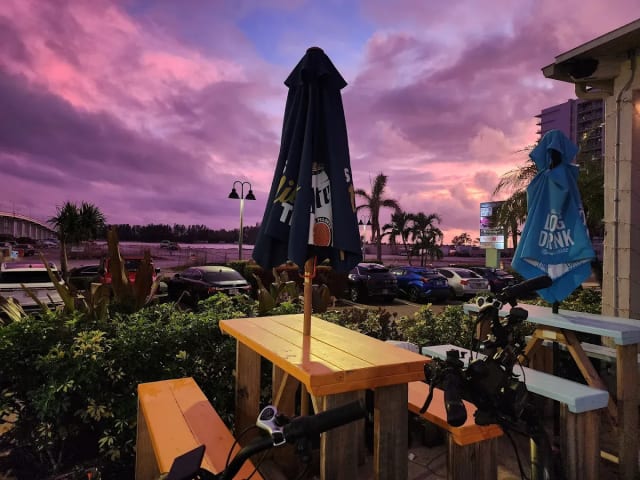 Hogg Daddy's Beach Bar & Grill photo 2