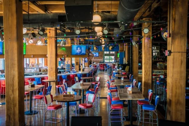 Tin Roof: St. Louis photo 1