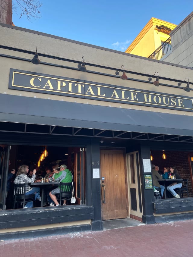 Capital Ale House: Downtown Fredericksburg photo 2